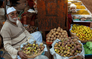 Mahabaleshwar-market-A-shopping-destination-nestled-between-the-hills-01